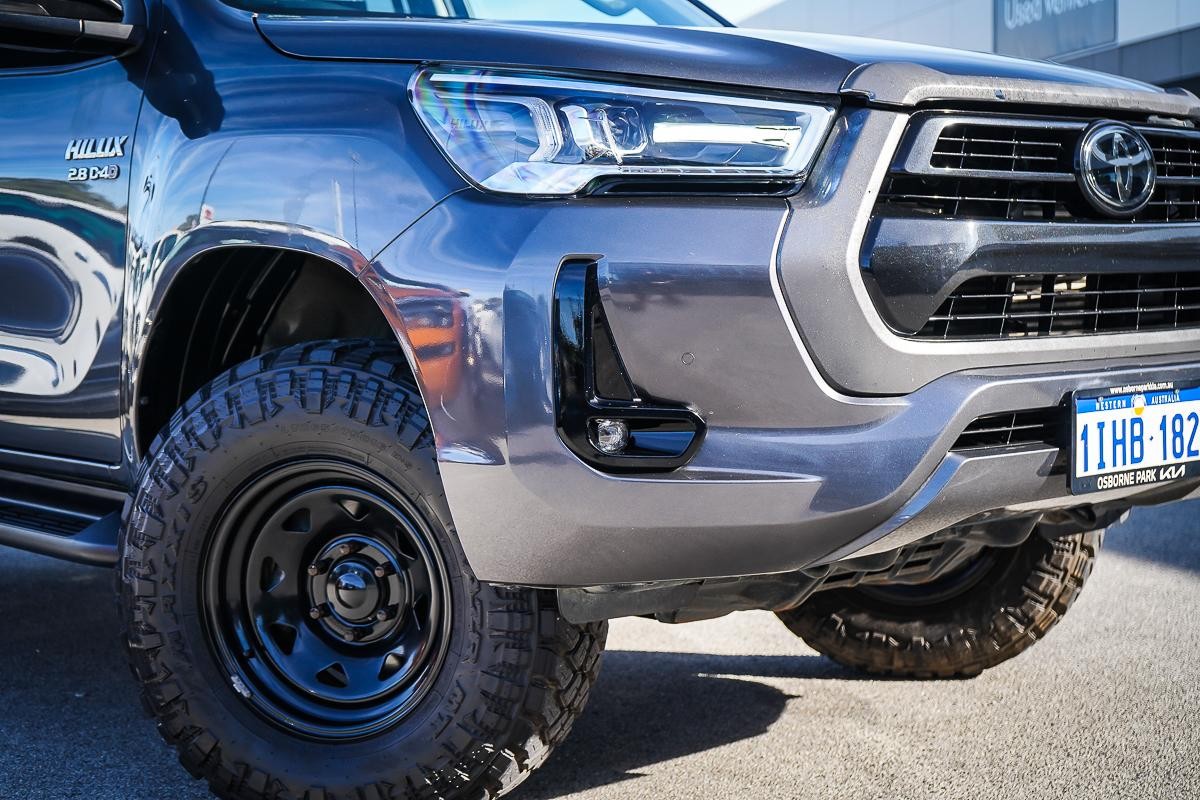 Toyota Hilux image 2
