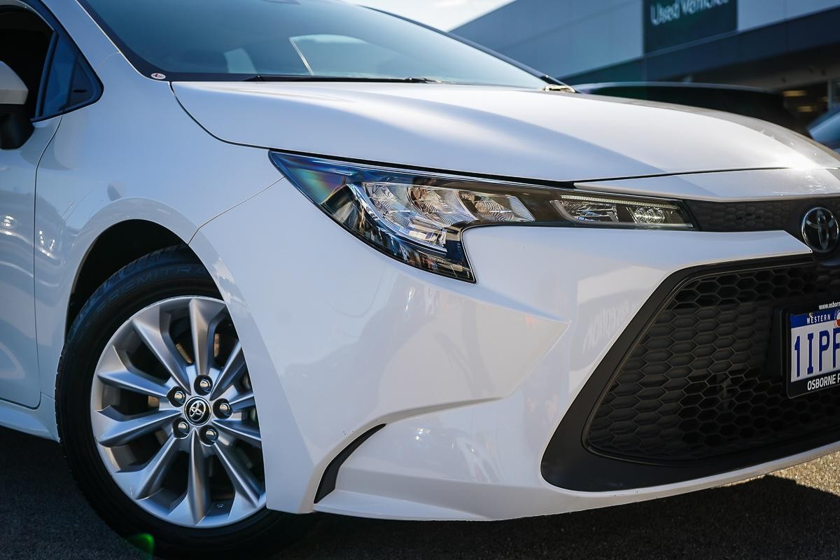 Toyota Corolla image 2