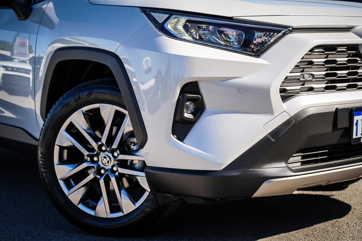 Toyota Rav4 image 2