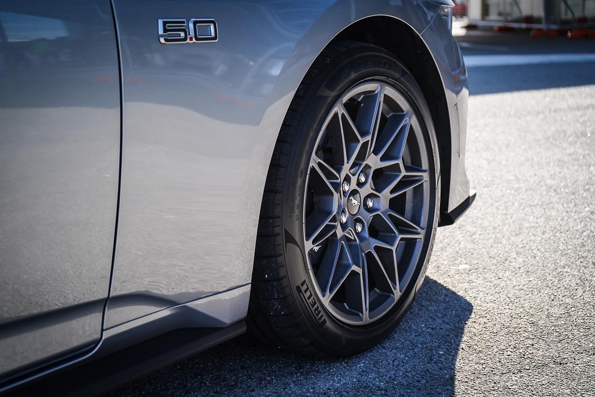 Ford Mustang image 3