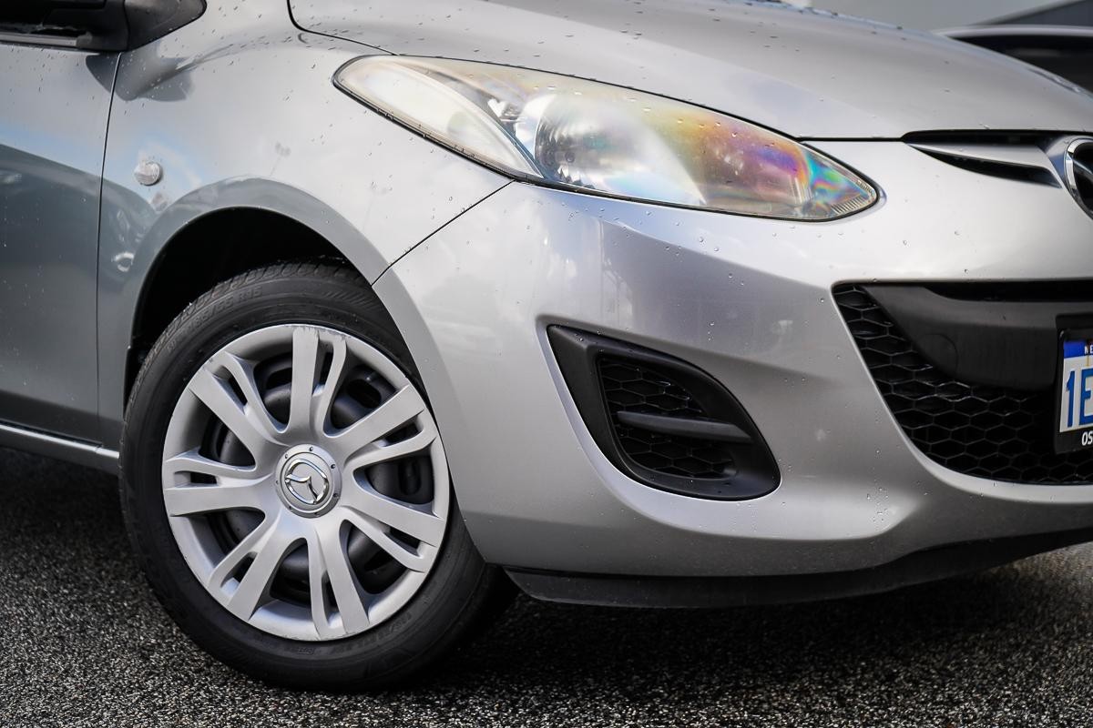 Mazda 2 image 2