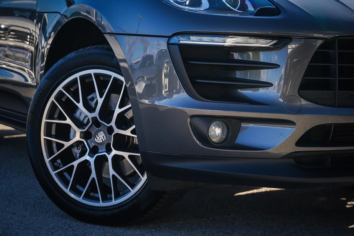 Porsche Macan image 2