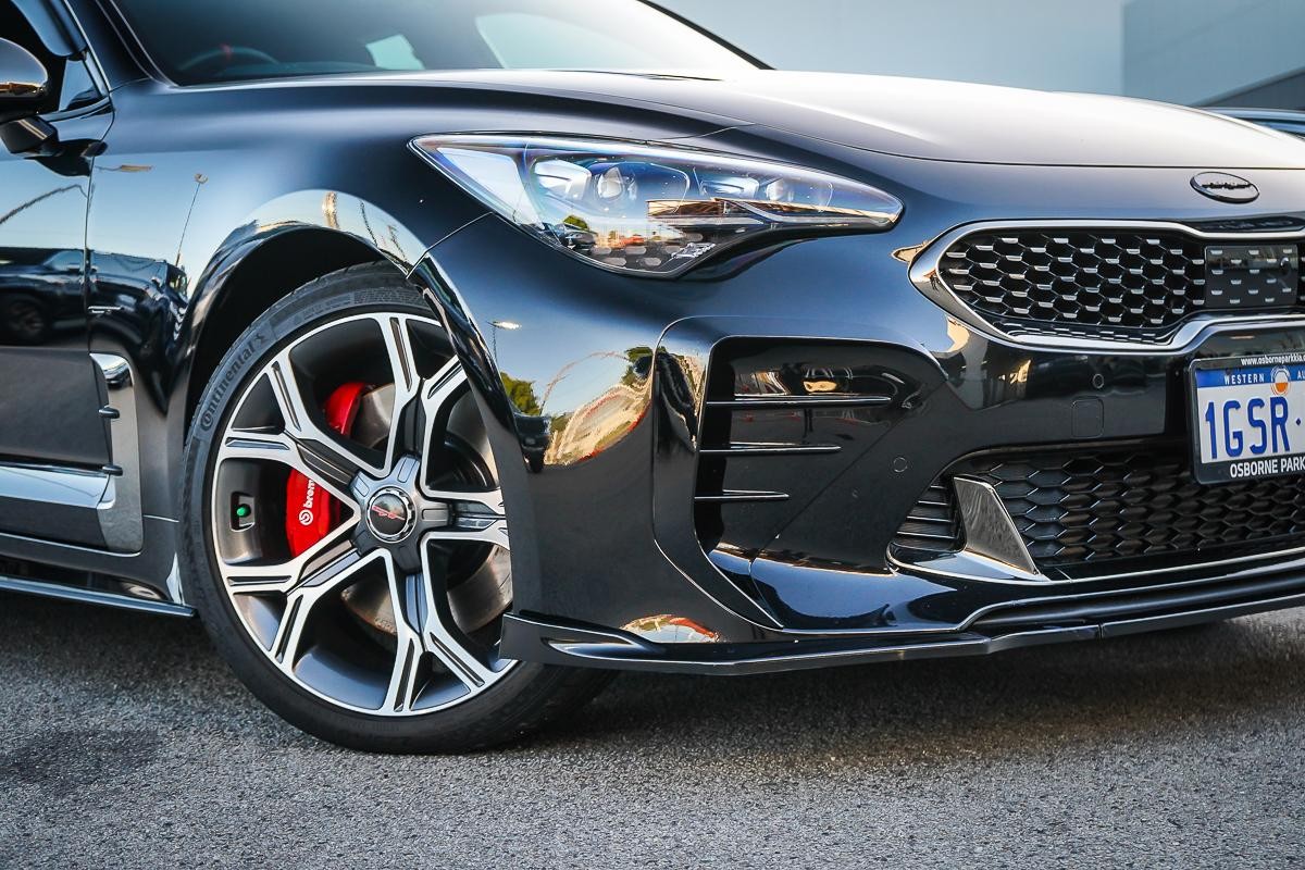 Kia Stinger image 2