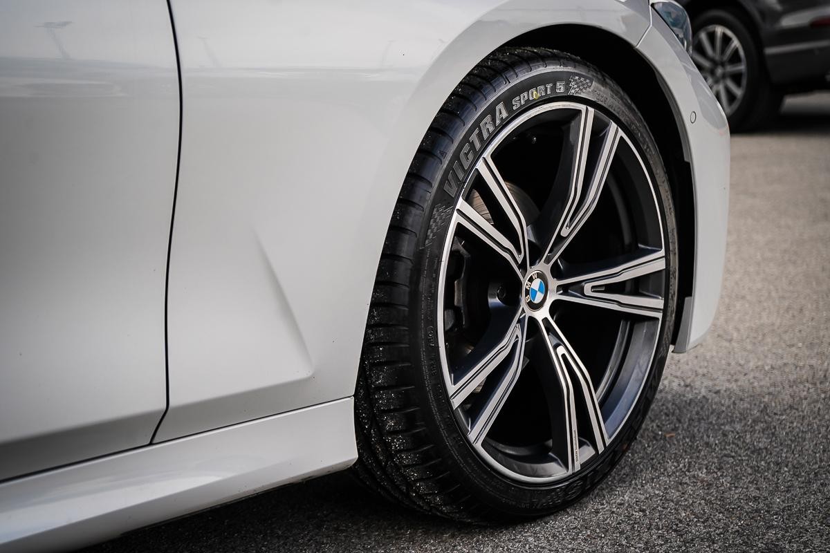 BMW 3 Series image 3