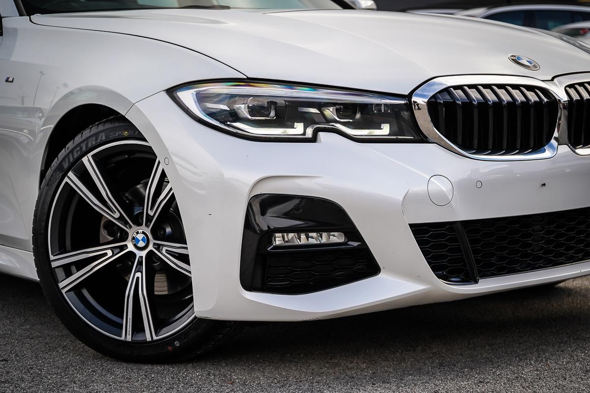 BMW 3 Series image 2
