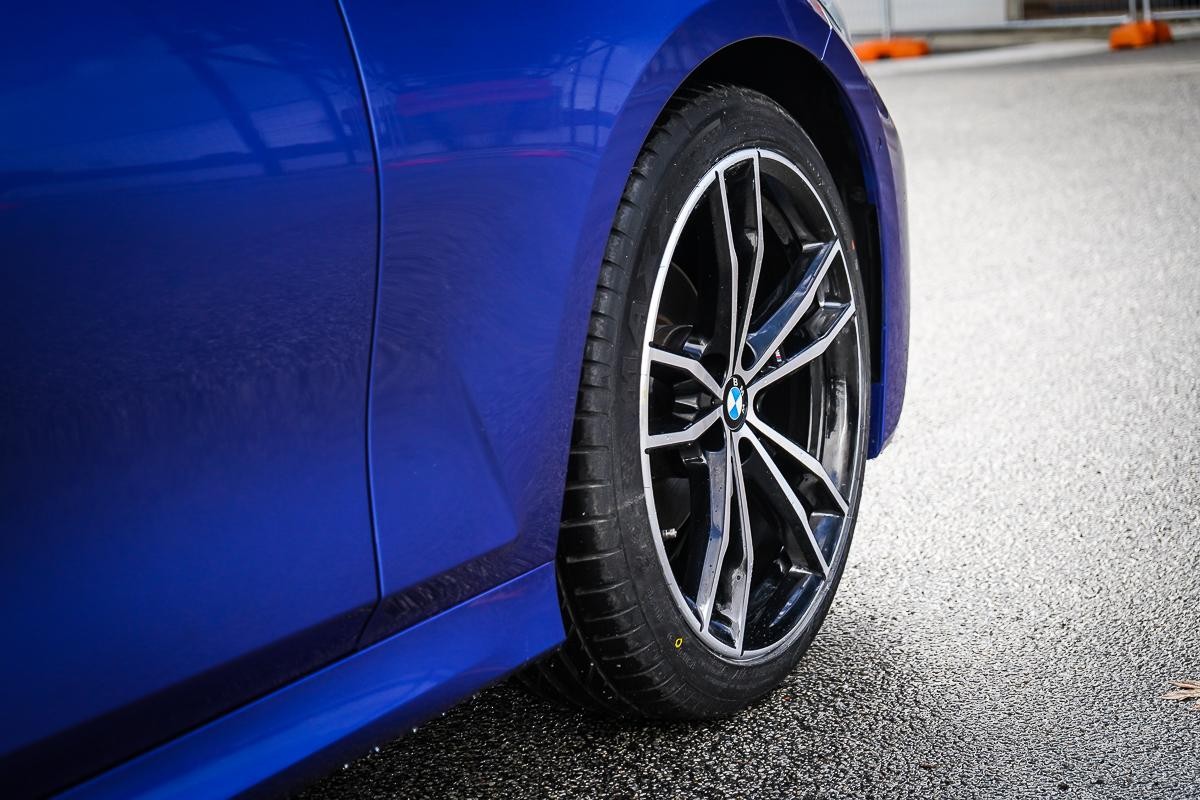 BMW 3 Series image 3
