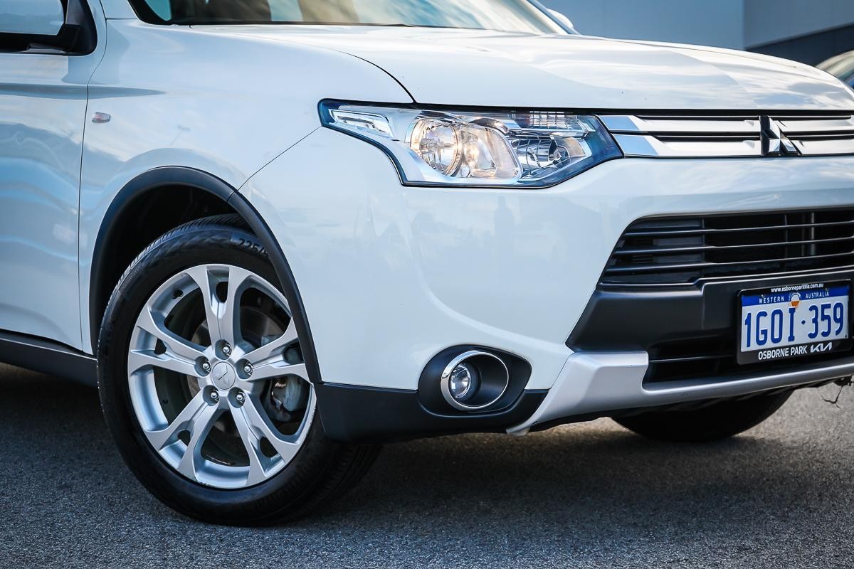 Mitsubishi Outlander image 2