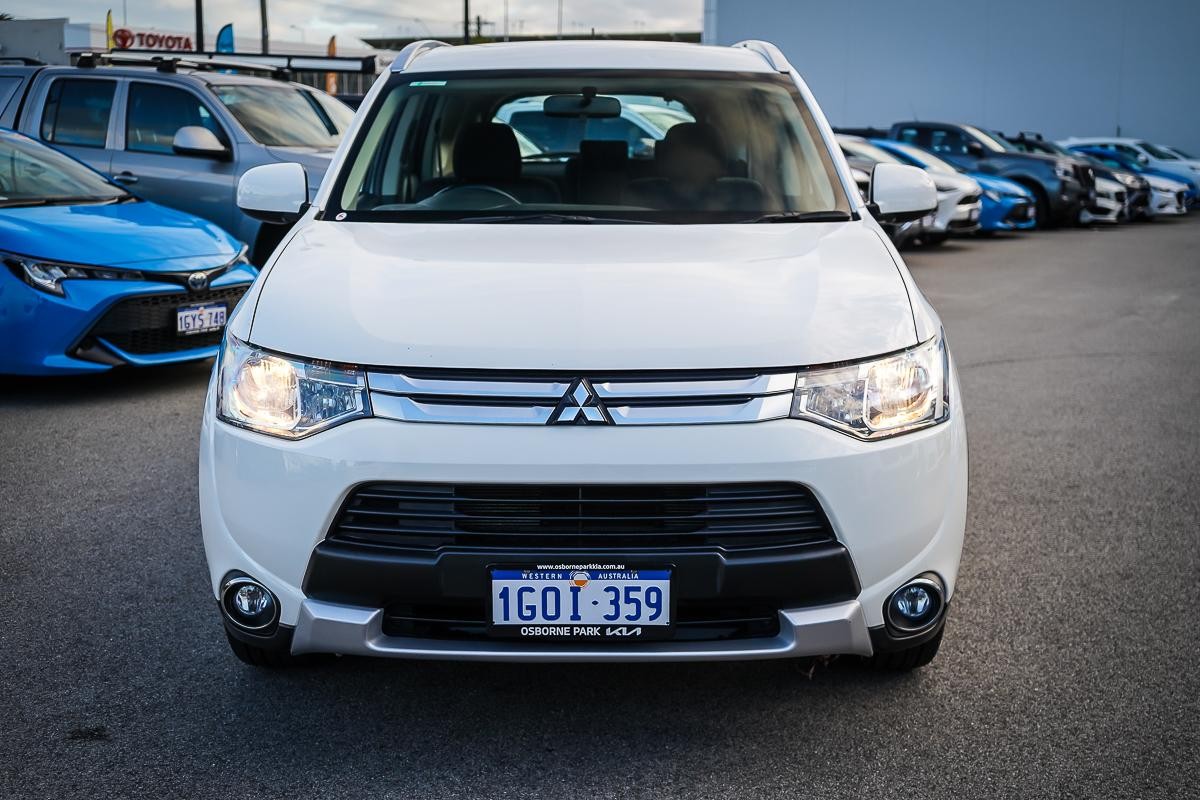 Mitsubishi Outlander image 4