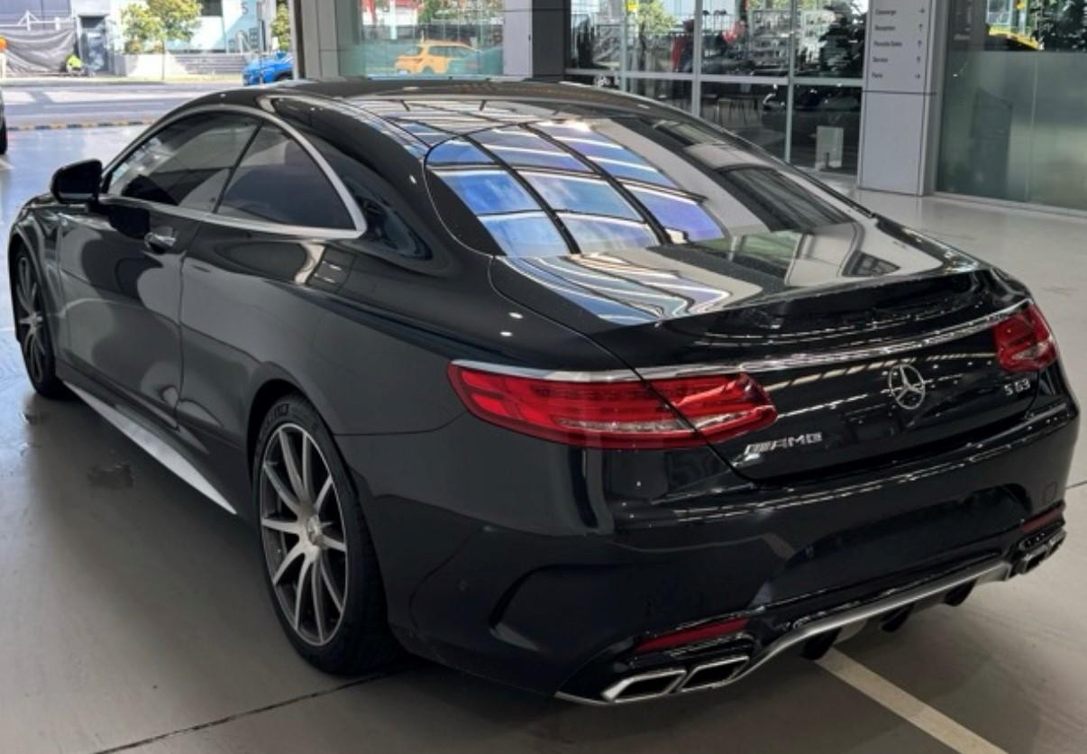 Mercedes Benz S-class image 2