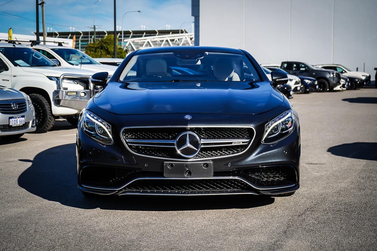 Mercedes Benz S-class image 4