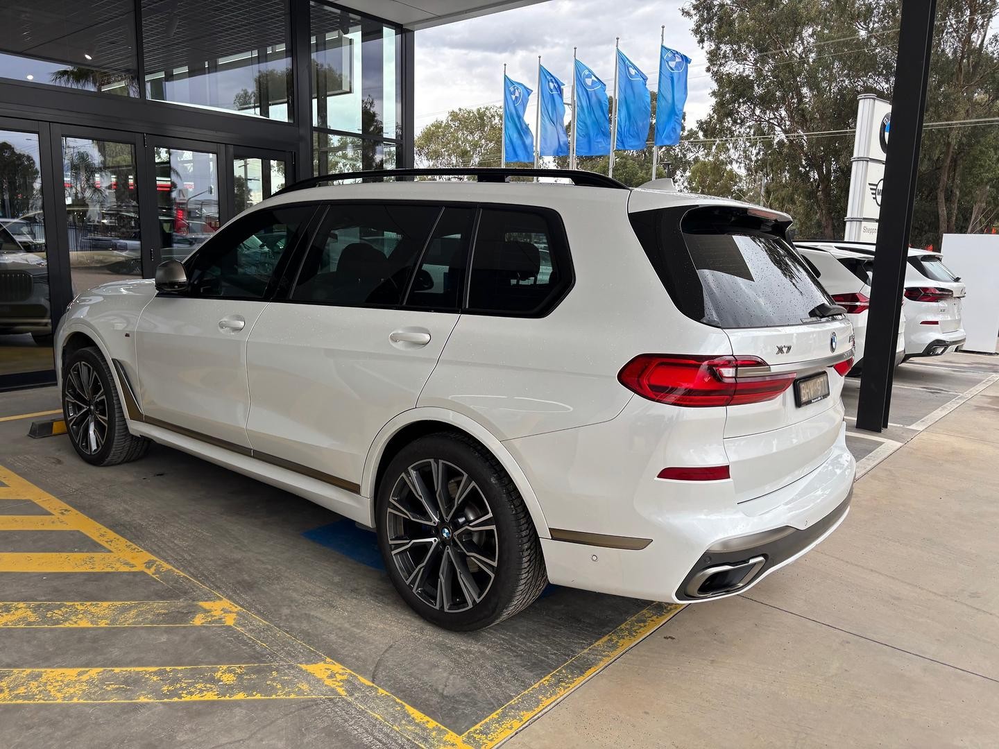 BMW X7 image 4