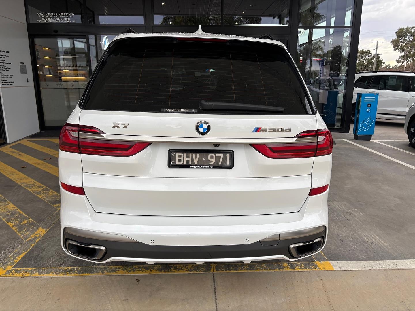 BMW X7 image 2