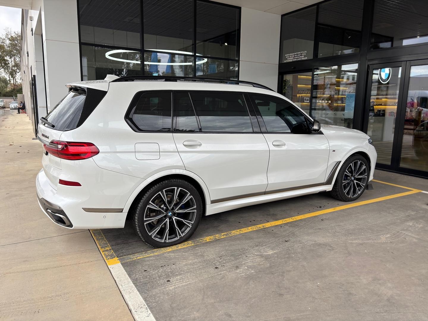 BMW X7 image 3