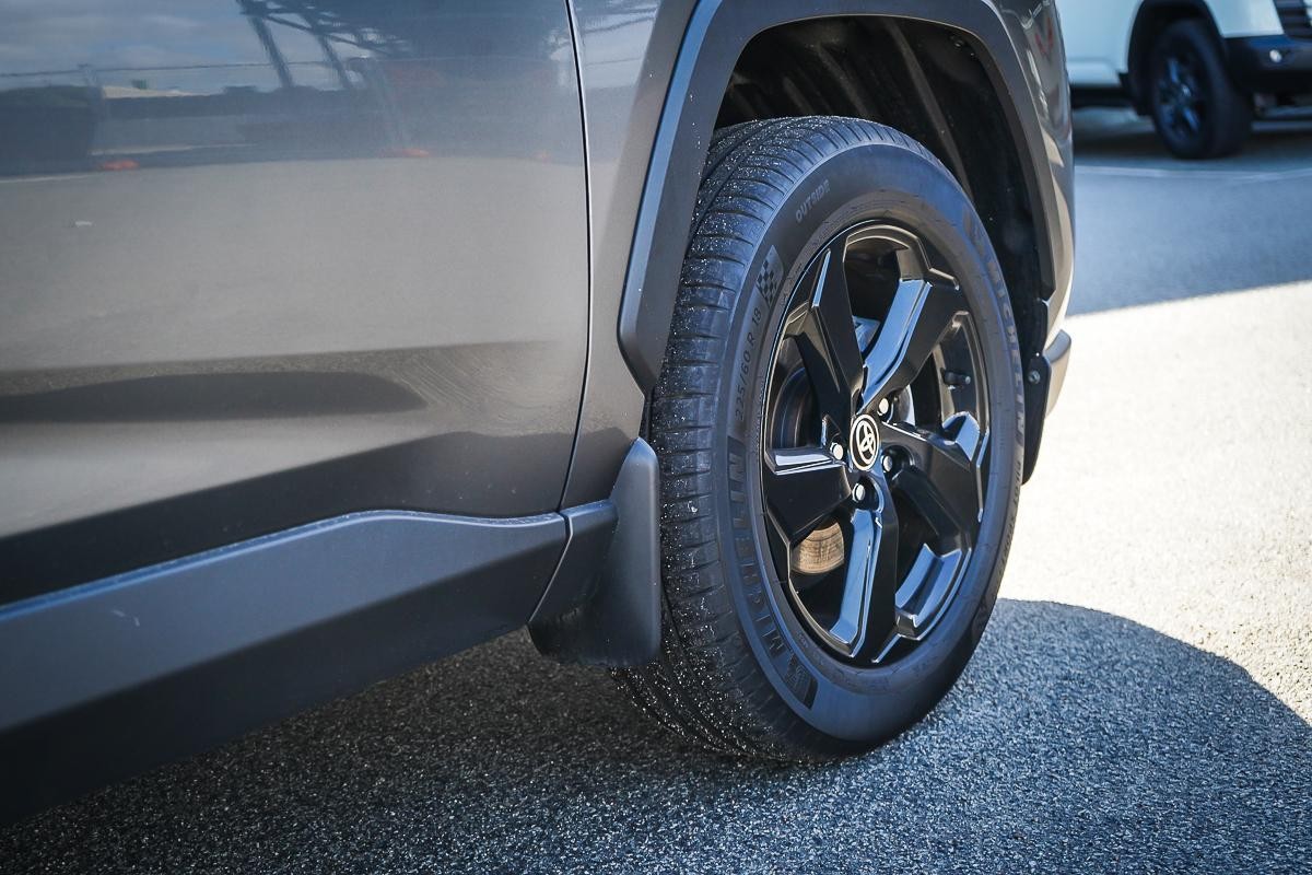 Toyota Rav4 image 2
