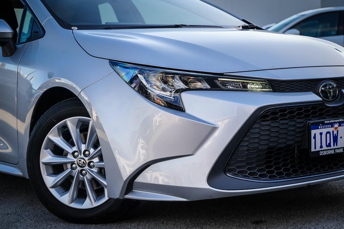 Toyota Corolla image 2