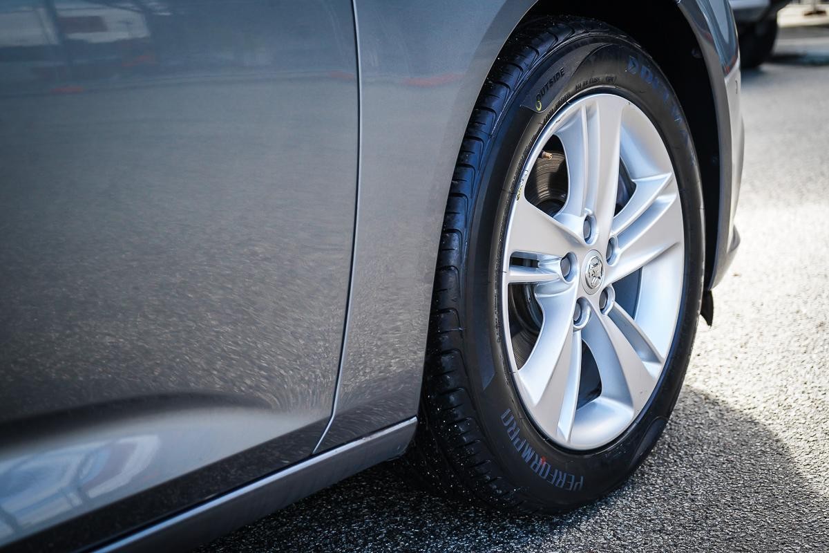 Holden Commodore image 3