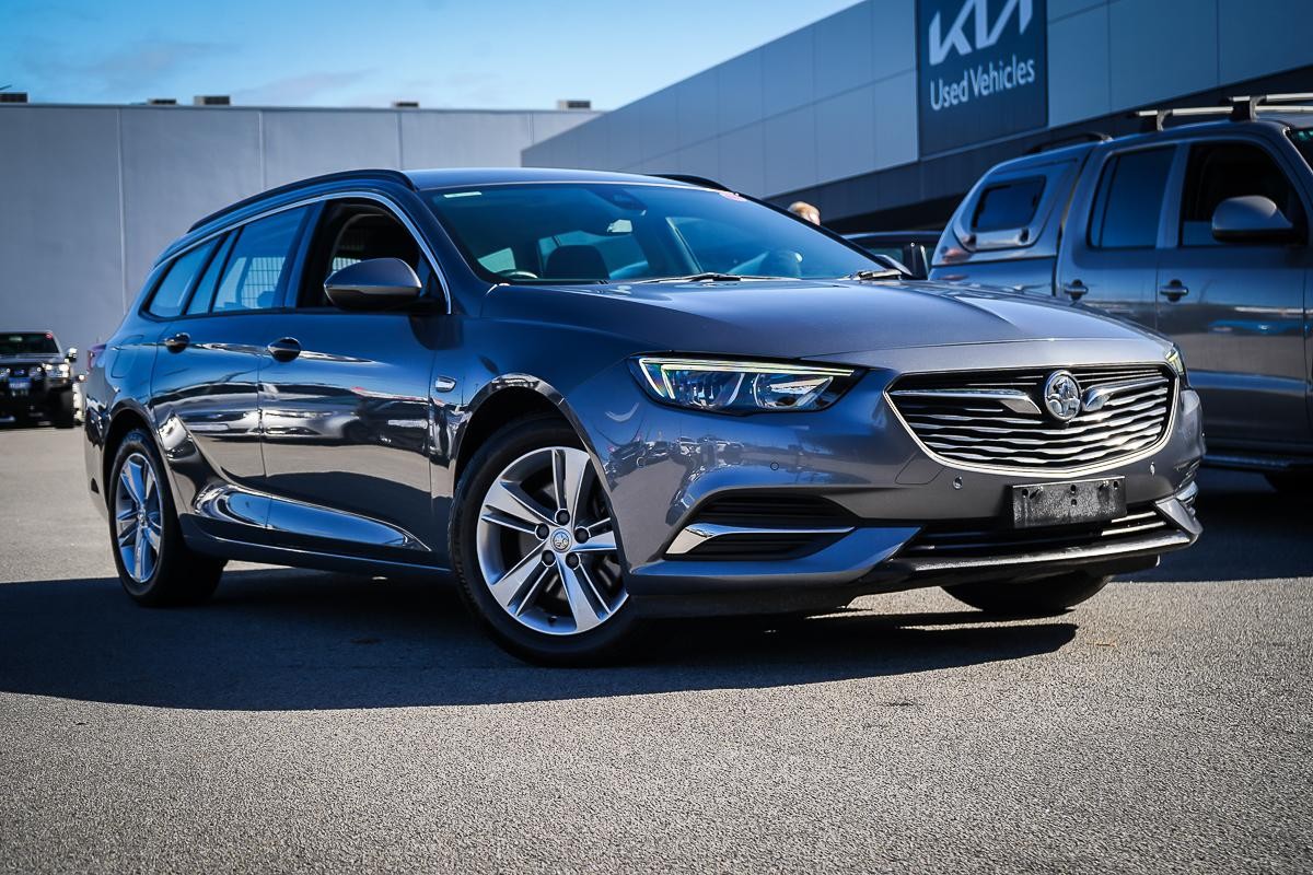 Holden Commodore image 1