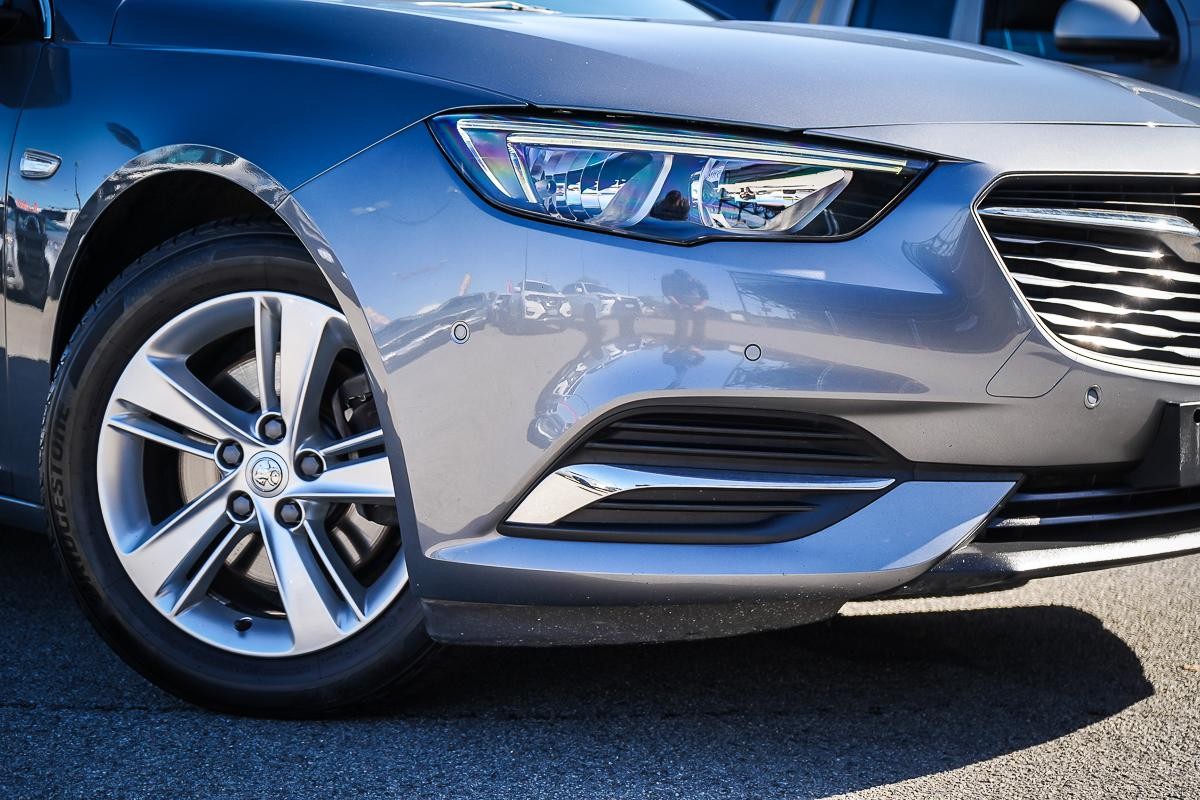 Holden Commodore image 2