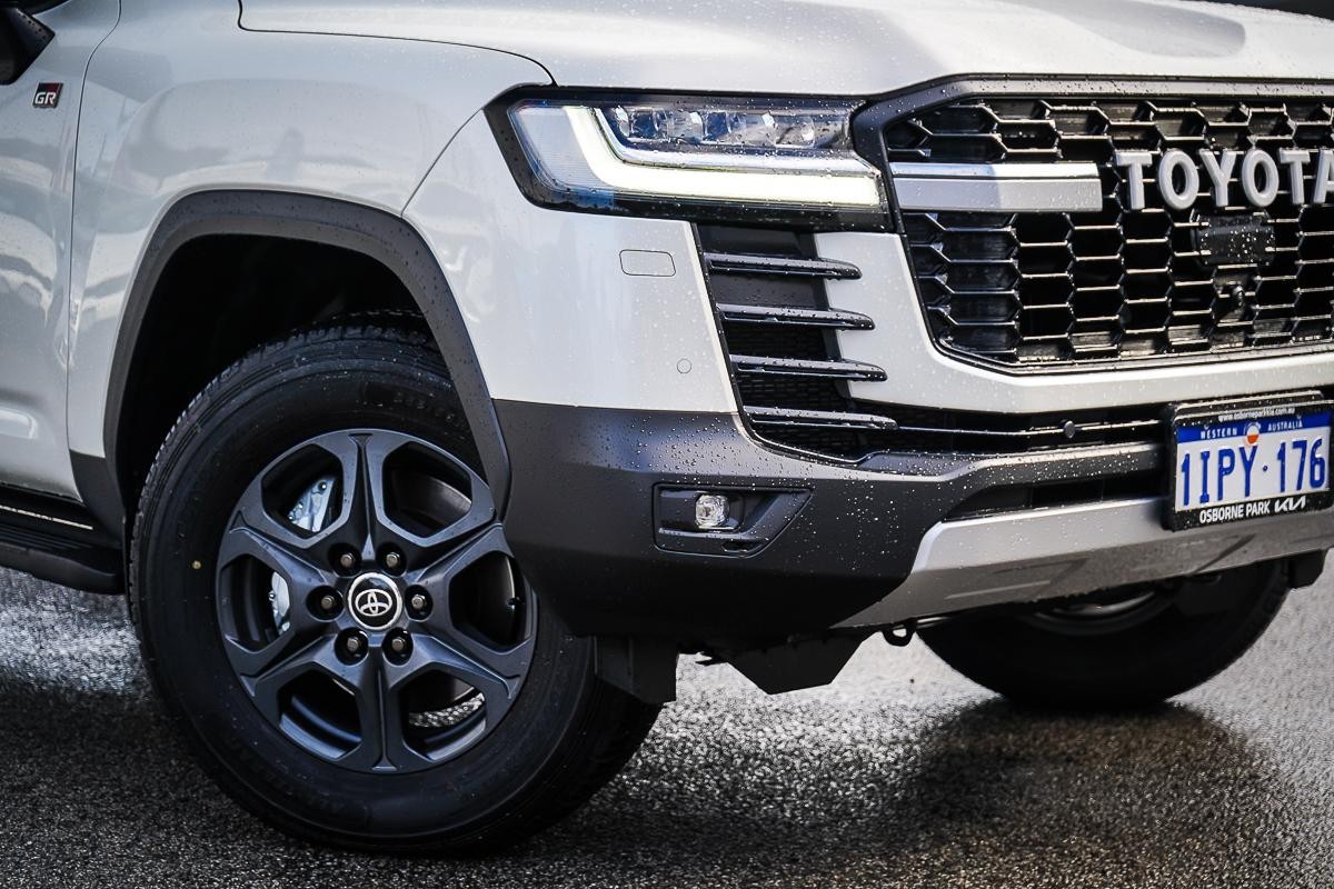 Toyota Landcruiser image 2