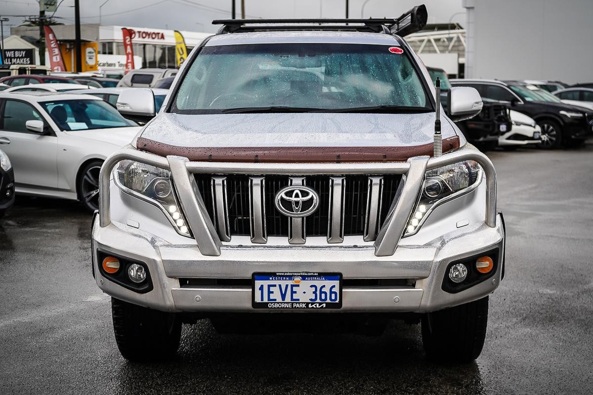 Toyota Landcruiser Prado image 4