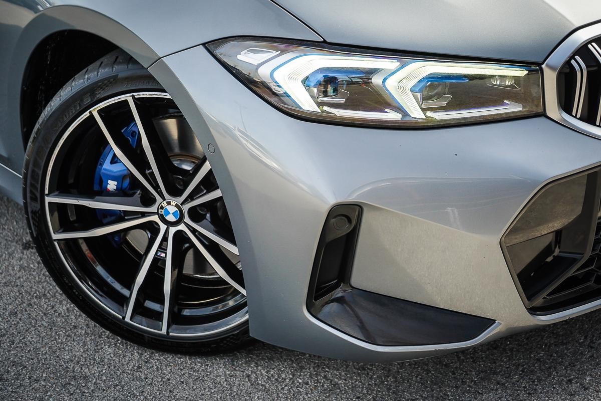 BMW 3 Series image 2
