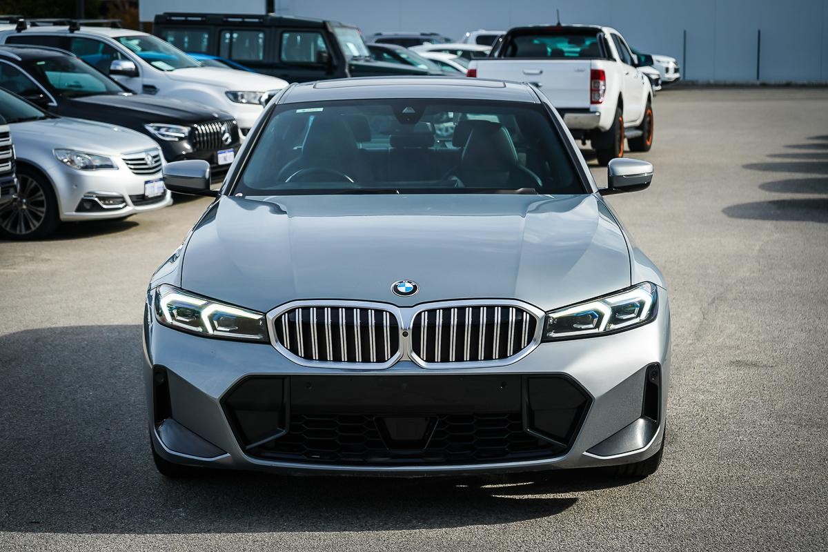 BMW 3 Series image 3