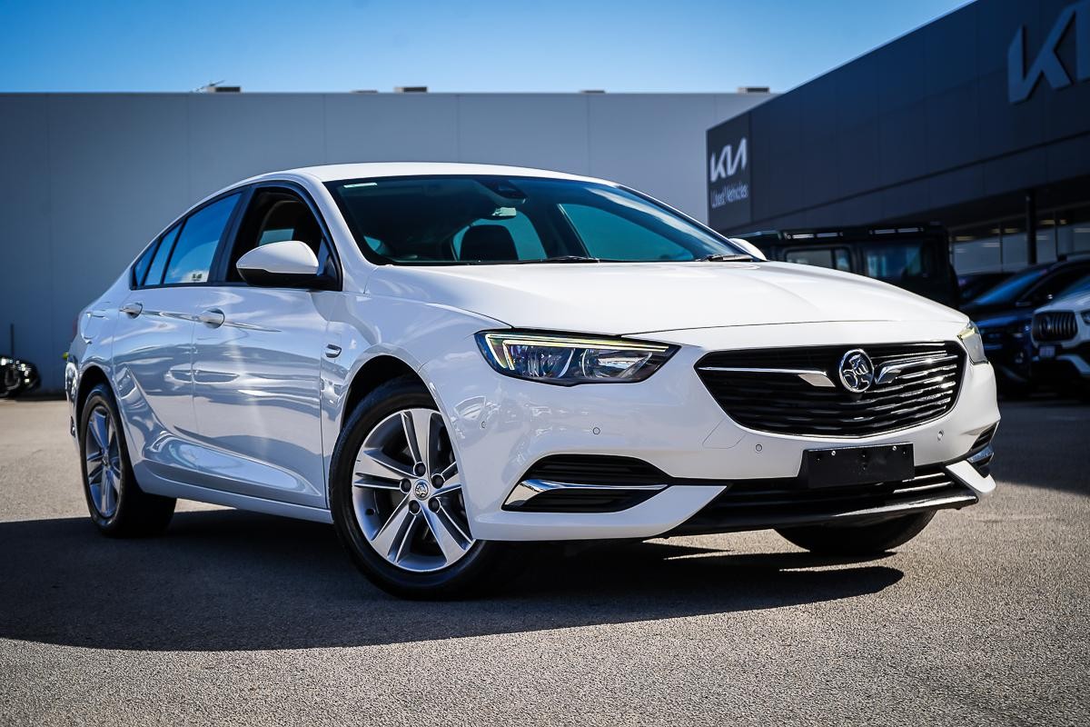 Holden Commodore image 1