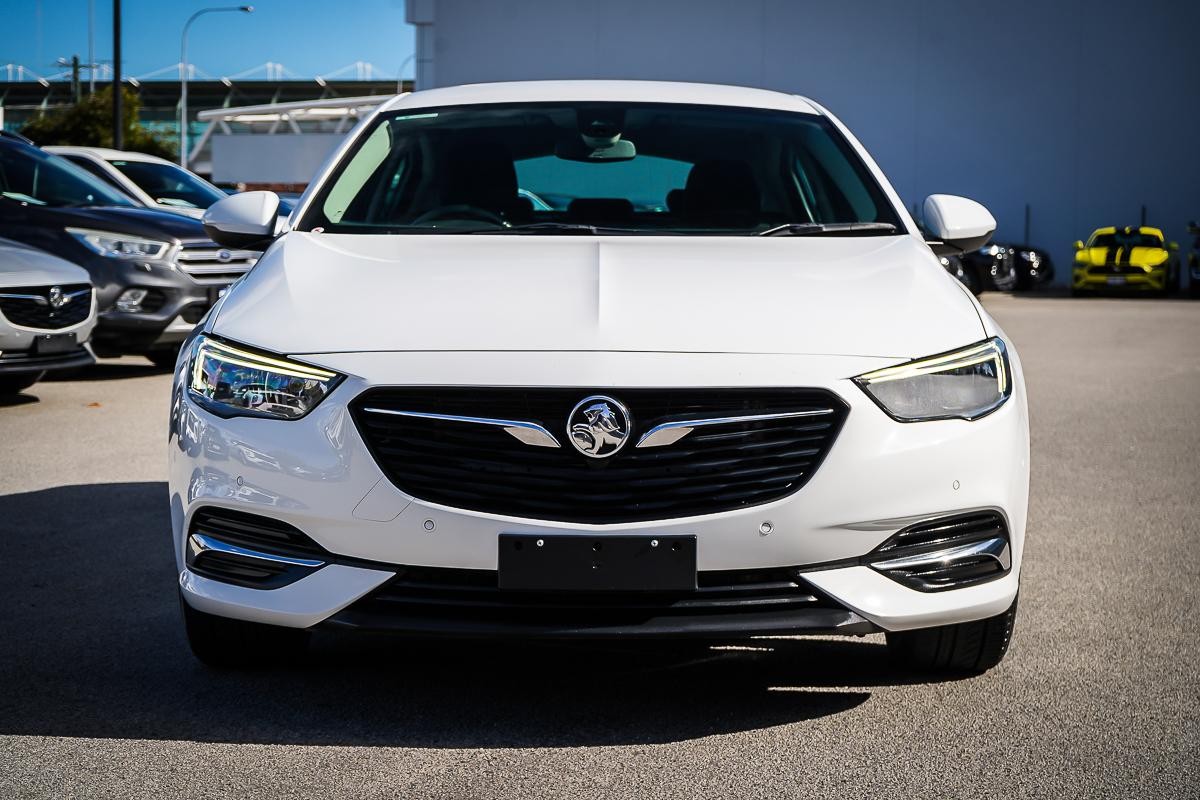 Holden Commodore image 4