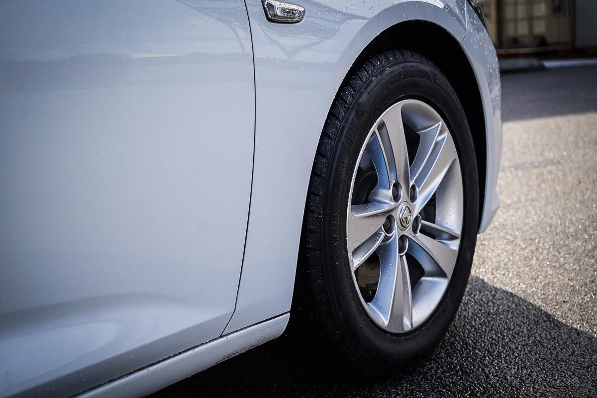 Holden Commodore image 3