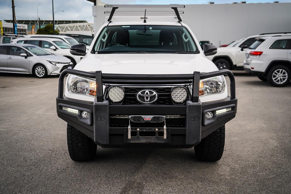 Toyota Hilux image 4