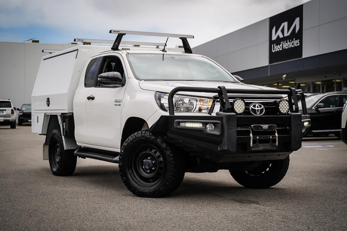 Toyota Hilux image 1