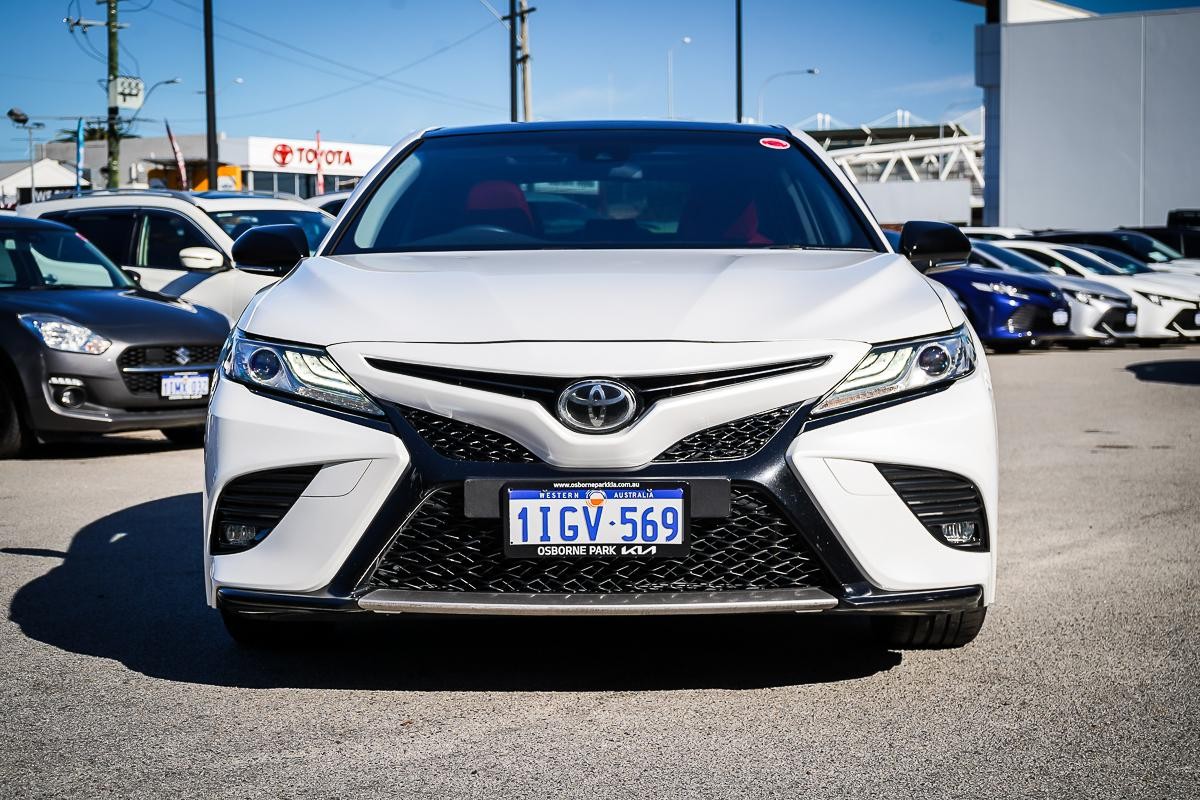 Toyota Camry image 4