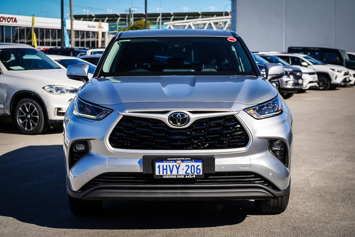 Toyota Kluger image 3