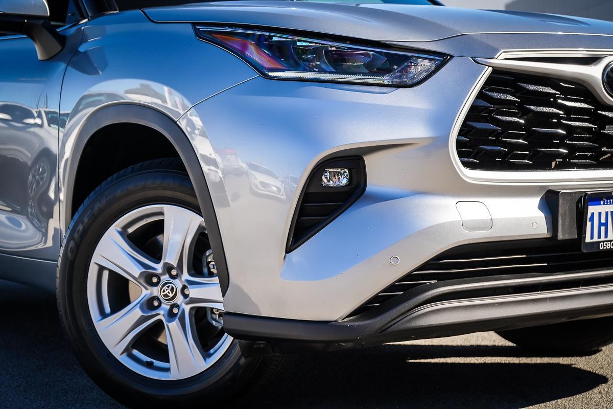 Toyota Kluger image 2