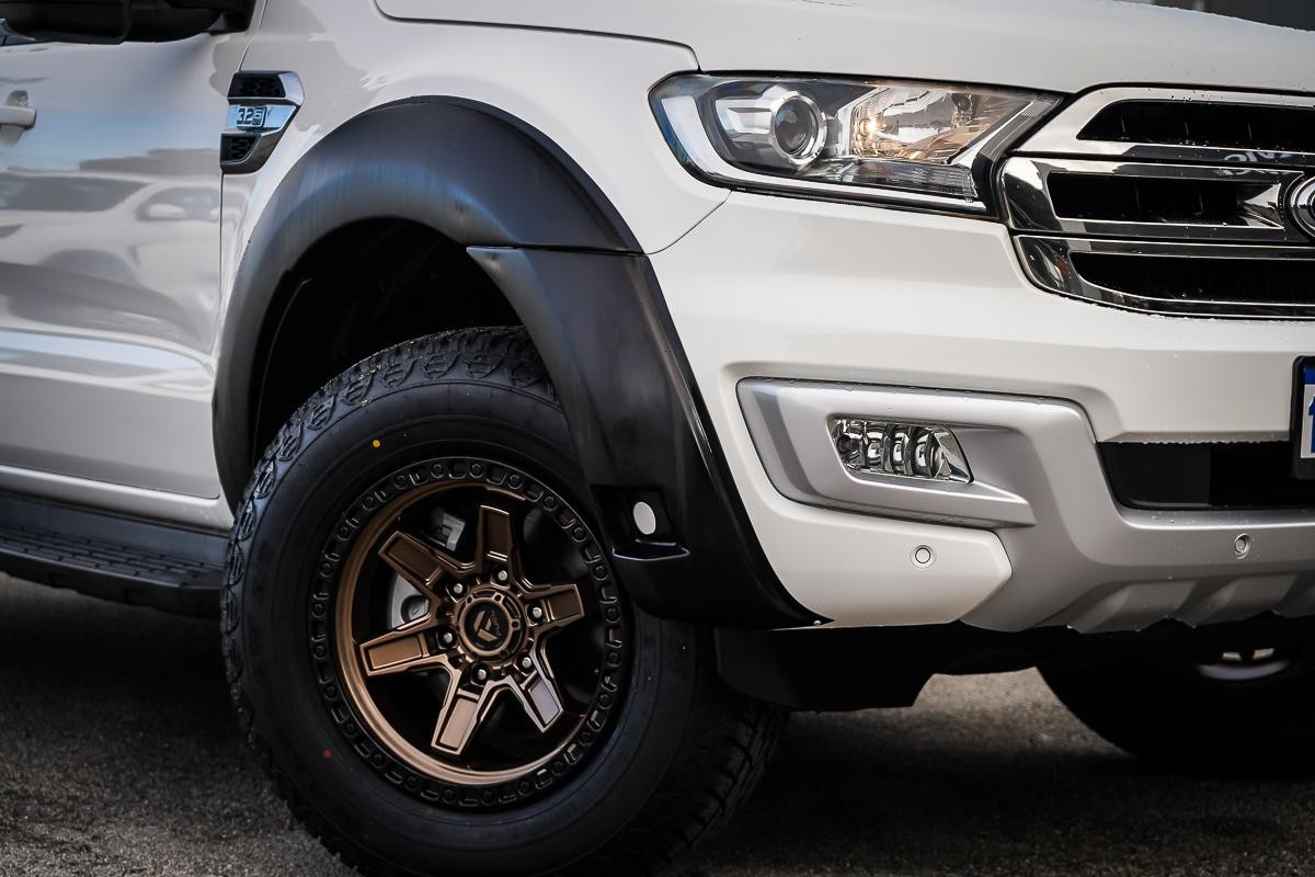 Ford Everest image 2