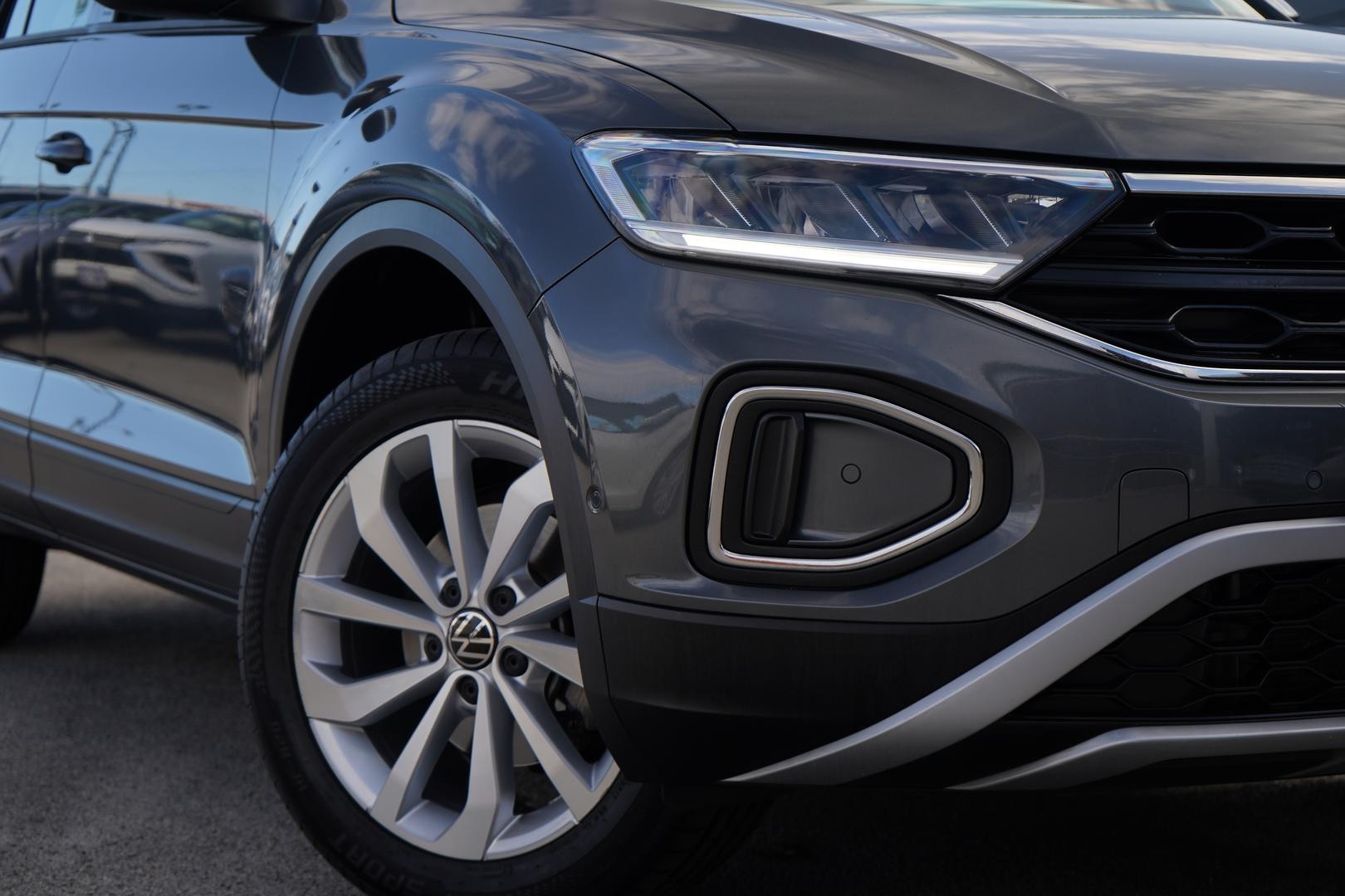 Volkswagen T-roc image 2