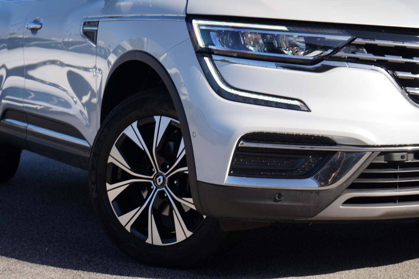 Renault Koleos image 2