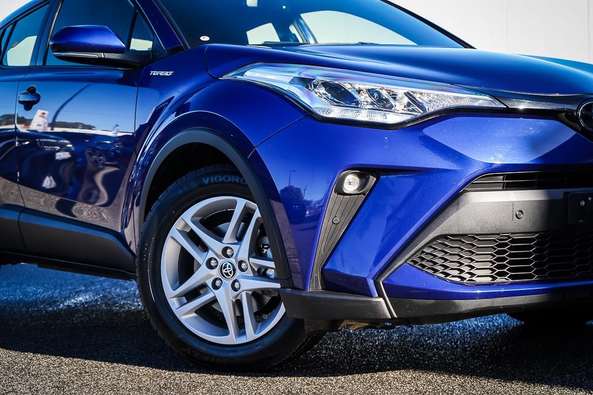 Toyota C-hr image 2