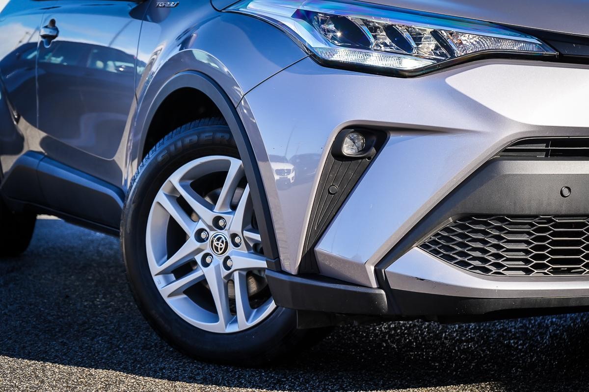 Toyota C-hr image 2
