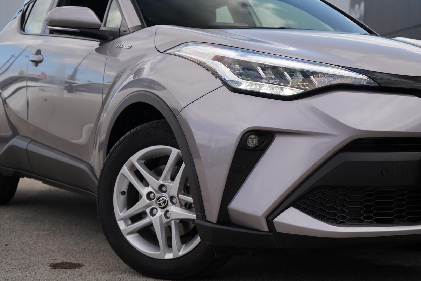 Toyota C-hr image 2