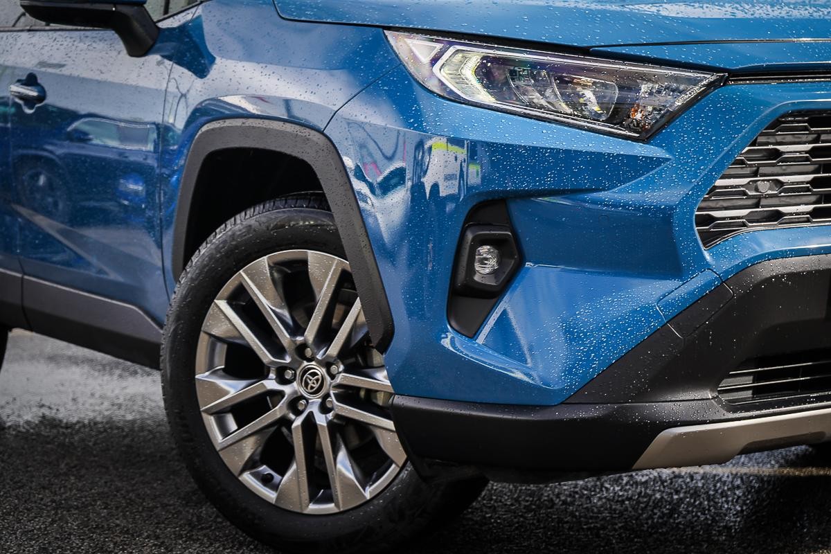 Toyota Rav4 image 2