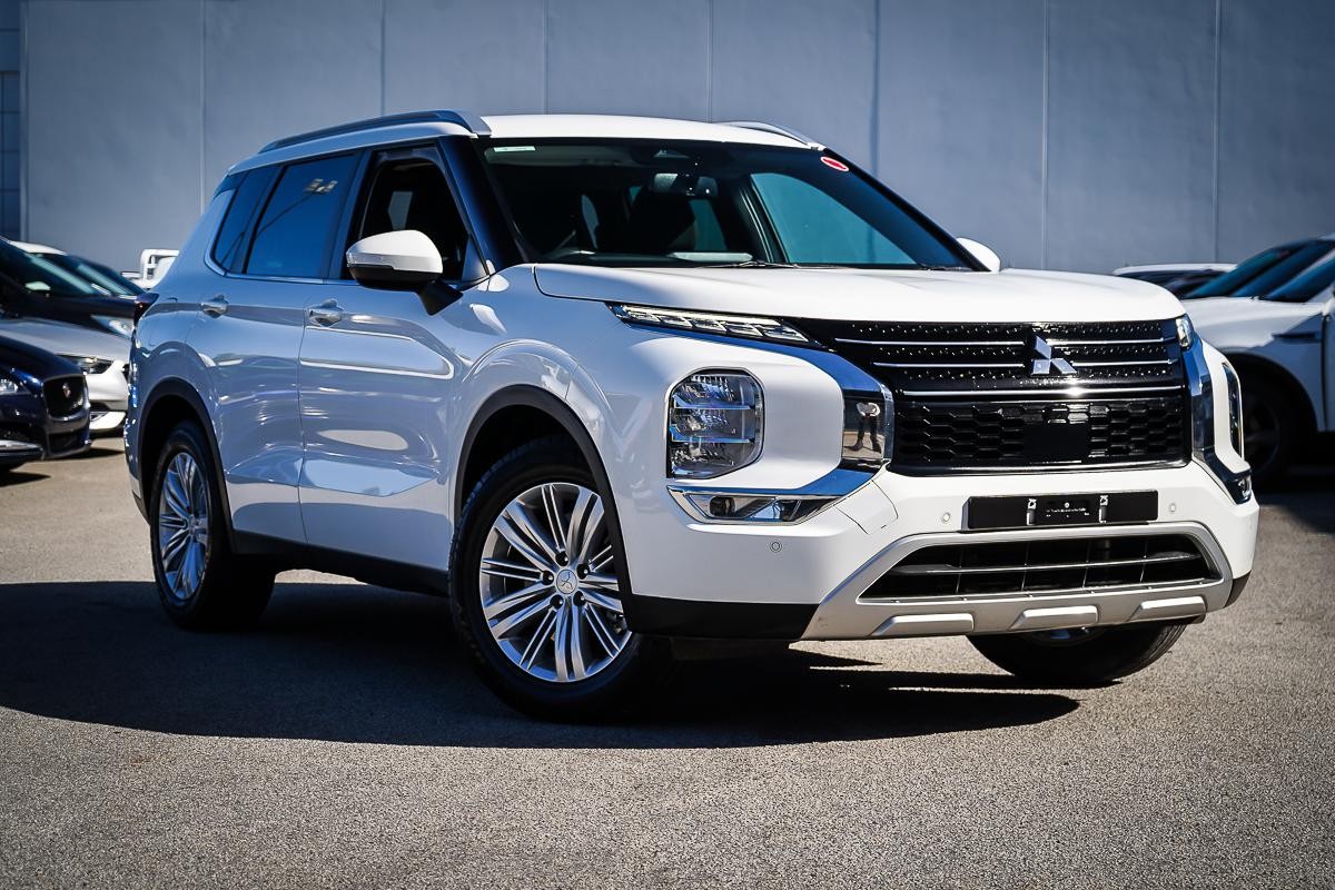 Mitsubishi Outlander image 1