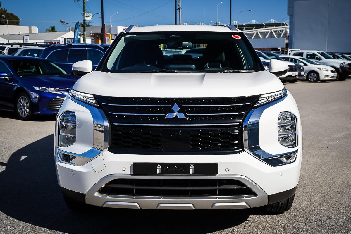 Mitsubishi Outlander image 4