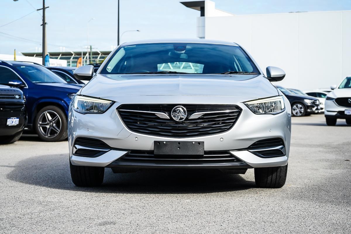 Holden Commodore image 3