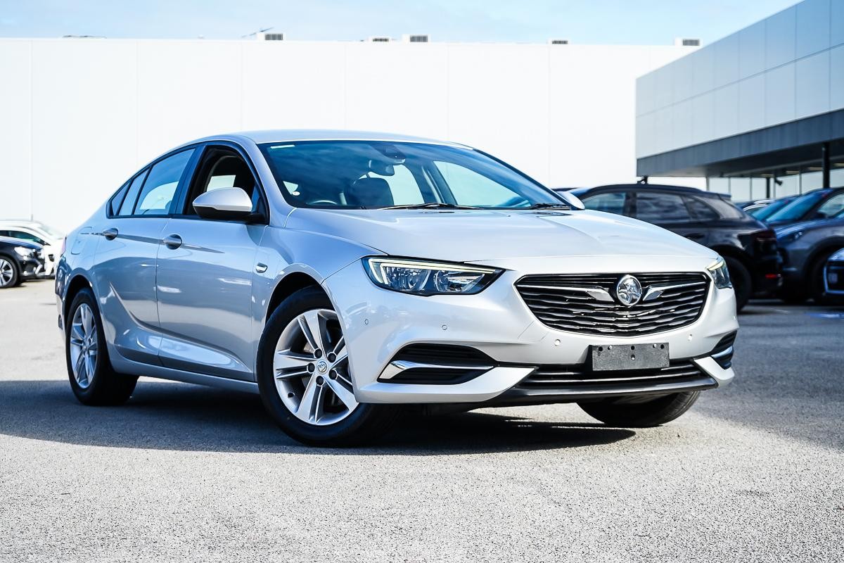 Holden Commodore image 1