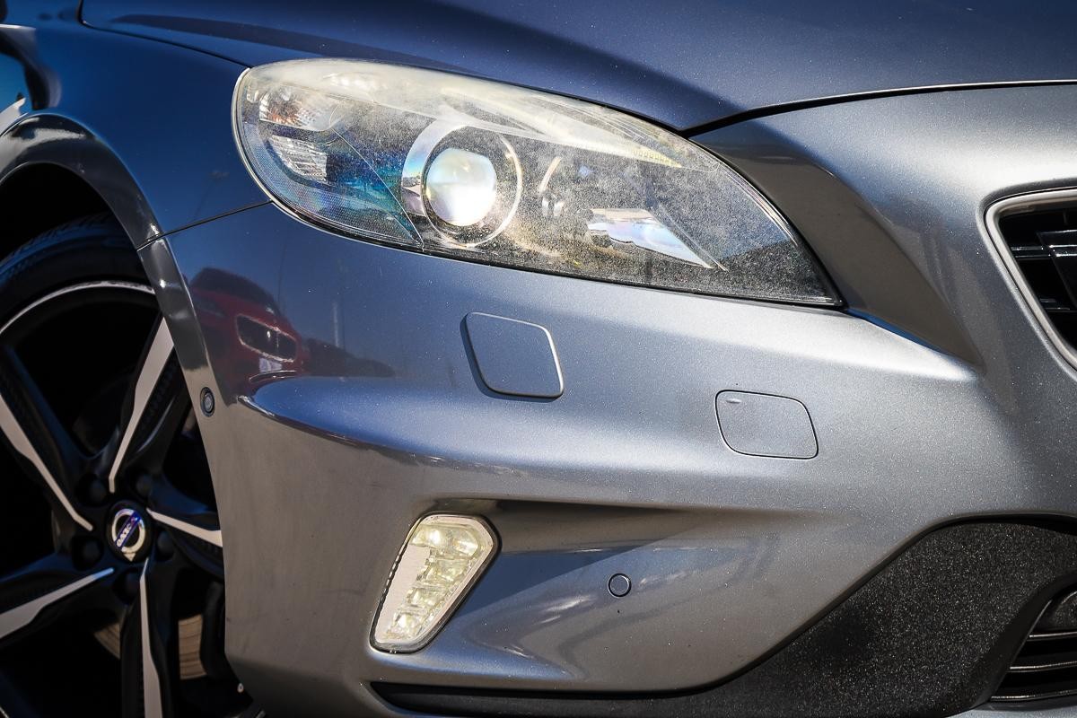 Volvo V40 image 2