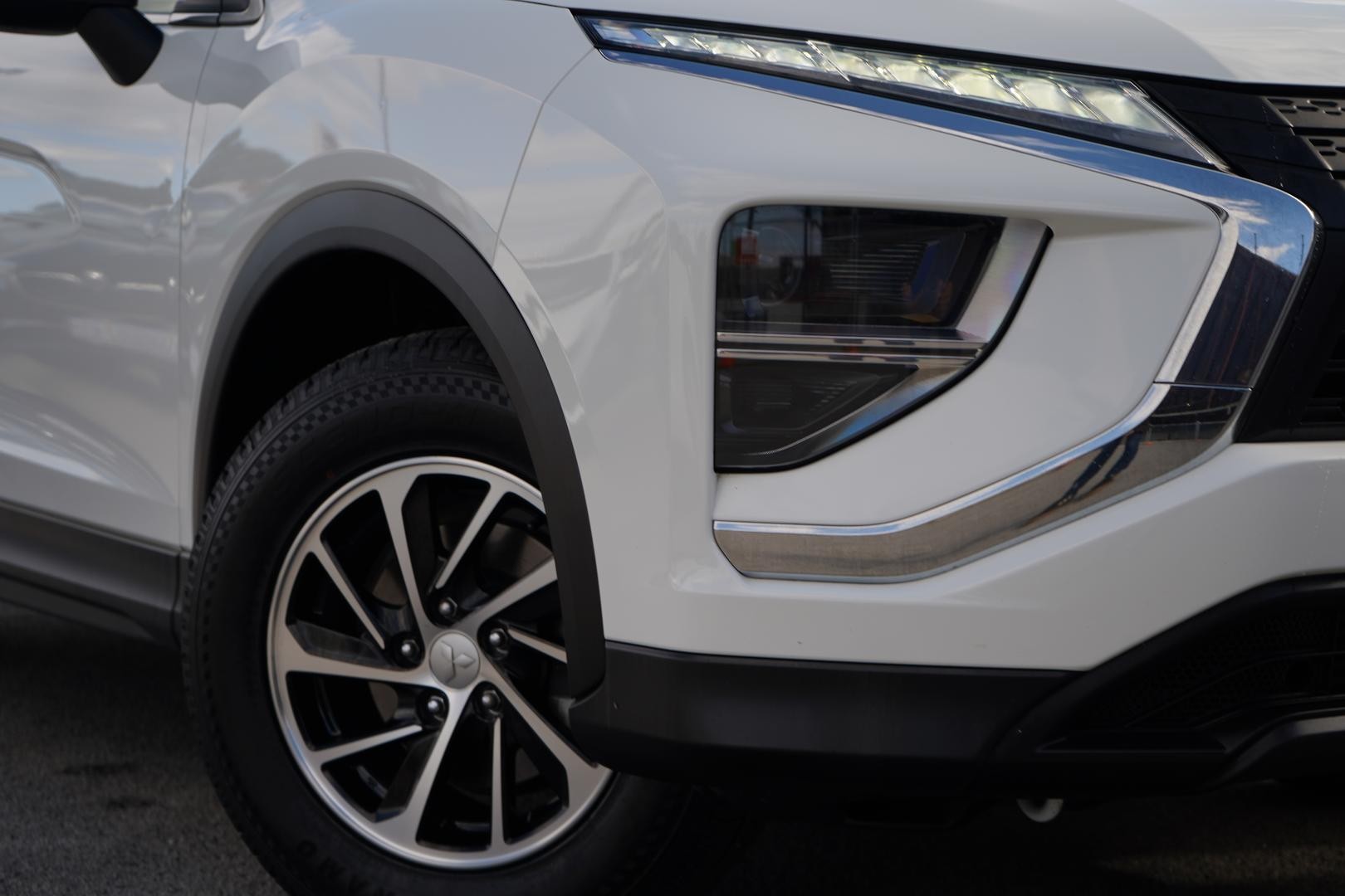 Mitsubishi Eclipse Cross image 2