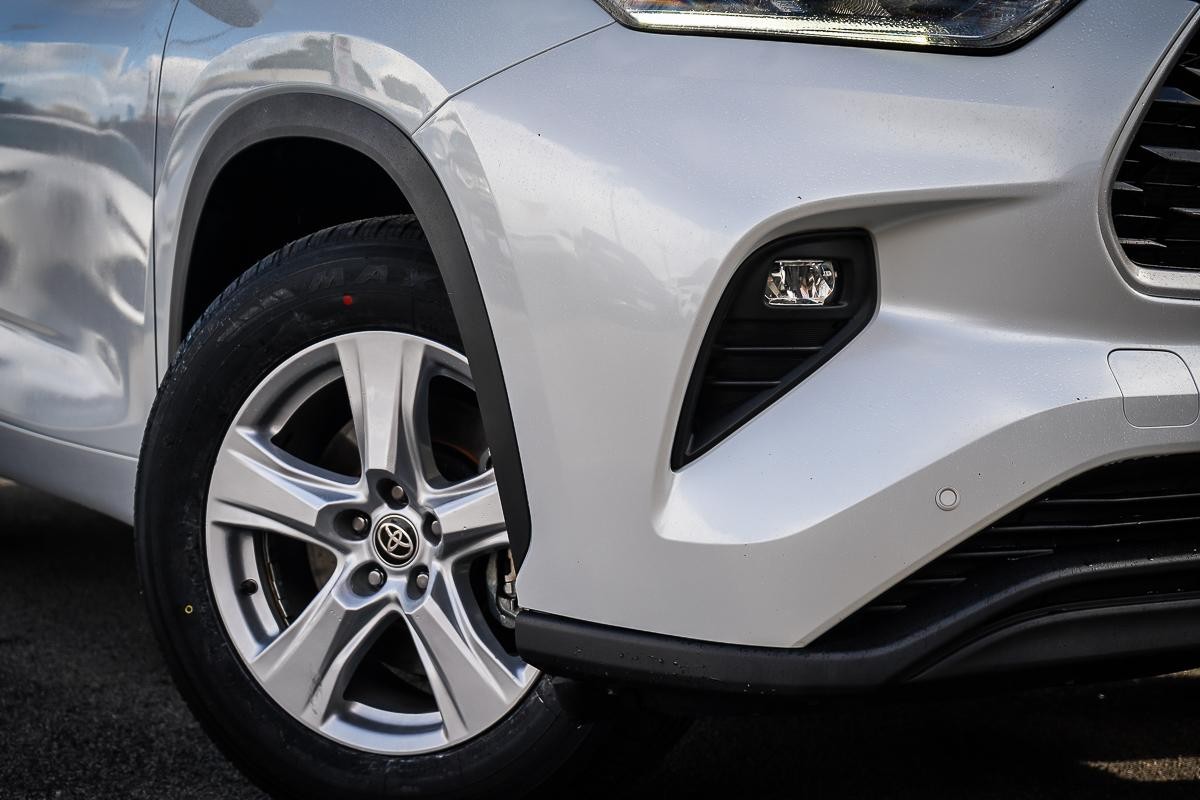 Toyota Kluger image 2