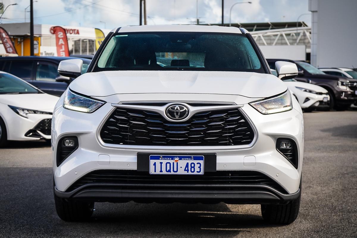 Toyota Kluger image 3