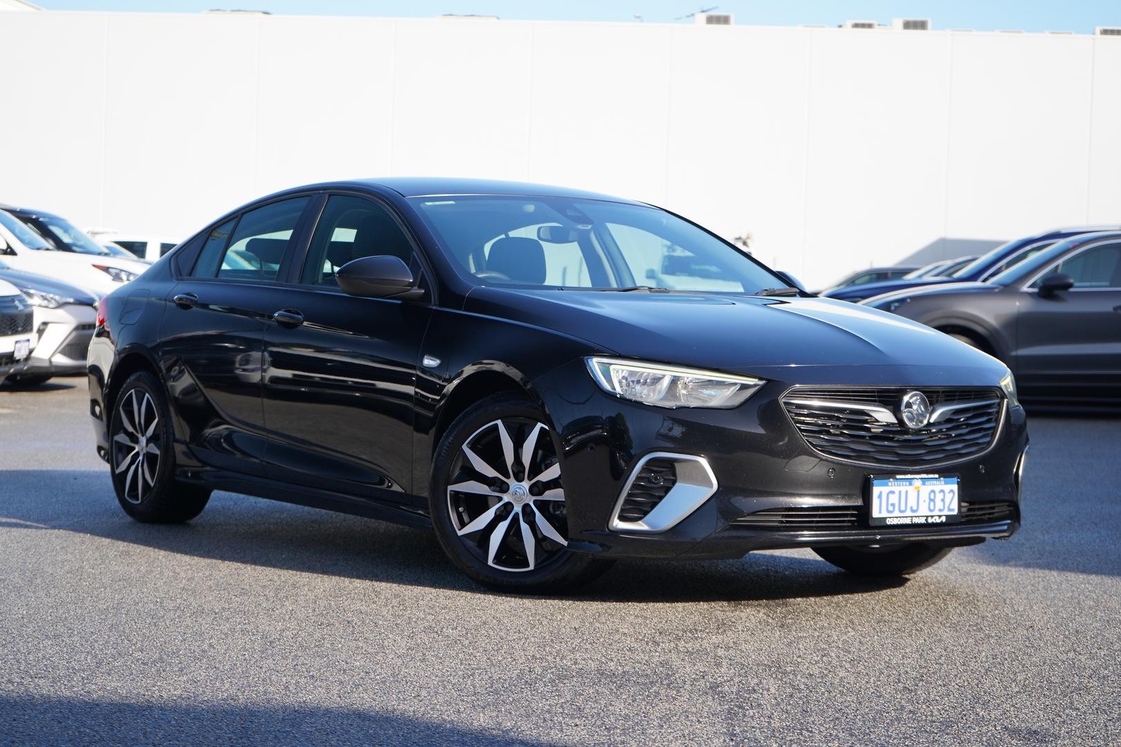 Holden Commodore image 1